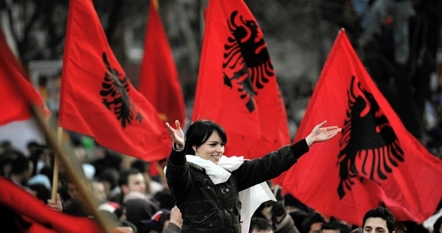 Historia e shqiponjës dykrenëshe, flamurit kuqezi dhe himnit shqiptar