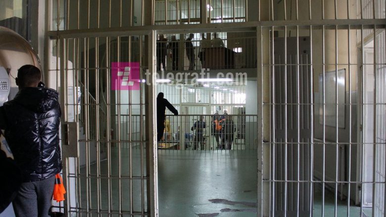 Rrahje mes të burgosurve në Burgun e Lipjanit, njëri përfundon në spital