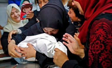 Mjekët nuk mundën të bëjnë asgjë, vdes foshnja tetëmuajshe – kishte thithur gazin helmues gjatë protestave në Gaza (Foto/Video,+18)