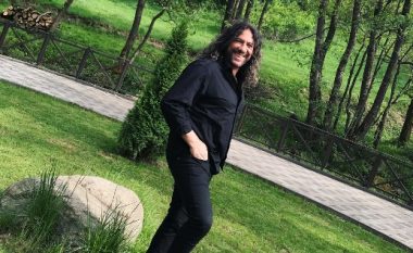 Gena gjatë shëtitjes në Prizren: Po vjen kënga e re