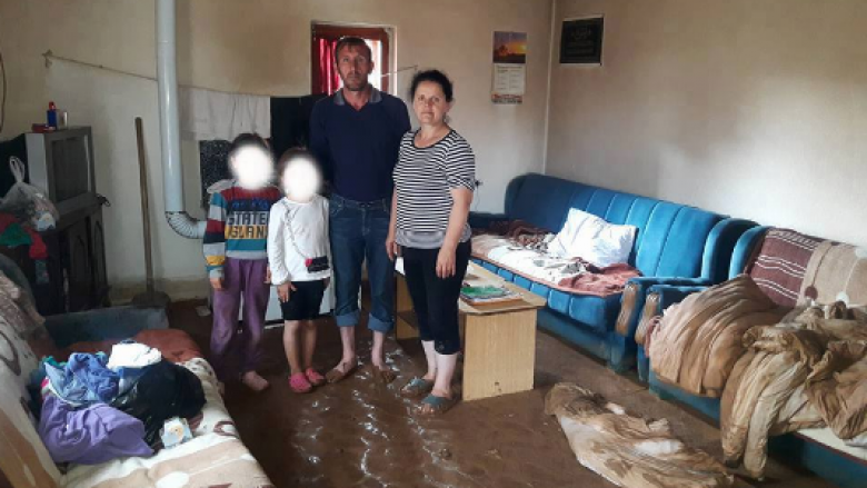 Pas dëmeve të mëdha nga reshjet e shiut, familja Krasniqi ka nevojë për ndihmë (Foto)