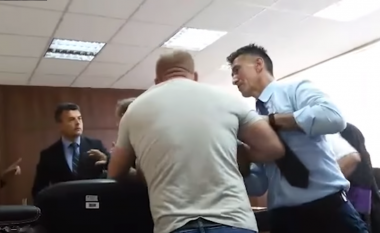 Kërcënime në seancën gjyqësore në Gjakovë (Video)