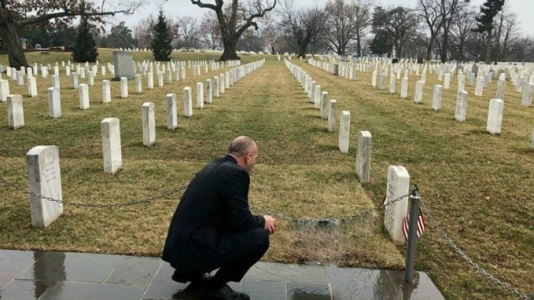 Haradinaj përkujton ushtarët amerikanë të rënë për liri