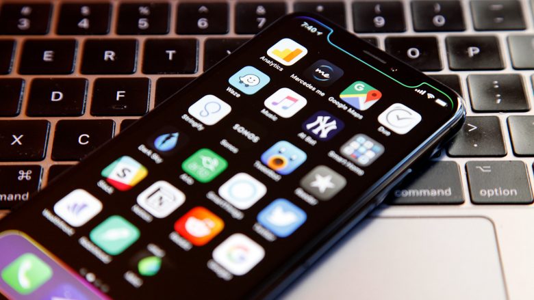 Falë rivalit LG, Apple do të vijë me versionin më të lirë të iPhone X