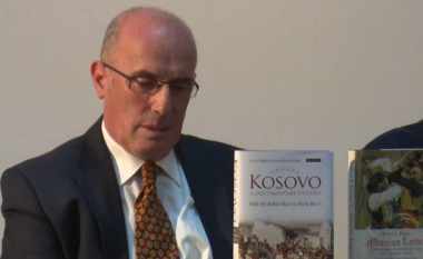 Bejtullah Destani botoi librin “Kosova, një histori me dokumente”