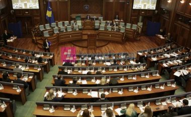Mbi gjysma e deputetëve “të fjetur” në seancat e Kuvendit (Video)