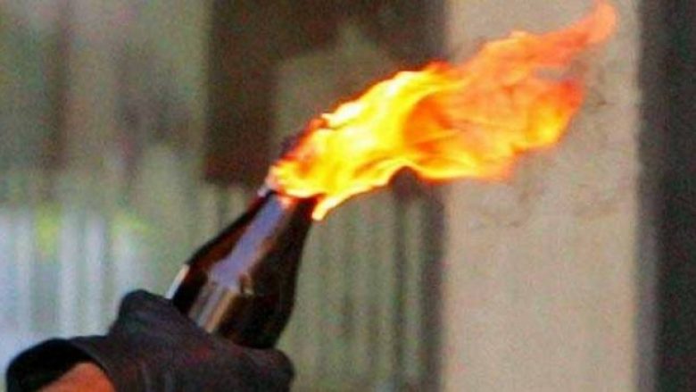 Sulmohet me molotov shtëpia e hetuesit policor në veri të Kosovës
