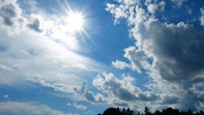 Fillimi i javës me diell dhe me temperatura më të larta se normalja në Shqipëri
