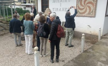 Monumenti më i vjetër i Tiranës tërheq vëmendjen e turistëve gjermanë