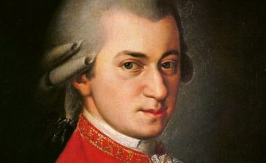 Djaloshi Mozart luante piano për ambasadorin me origjinë shqiptare