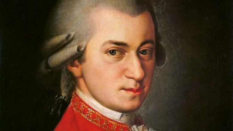 Djaloshi Mozart luante piano për ambasadorin me origjinë shqiptare