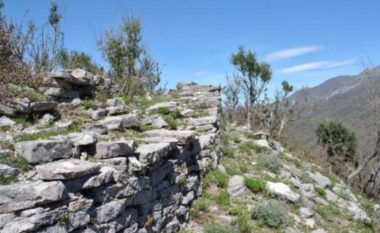 Për 50 vjet pa asnjë zbulim arkeologjik për Skënderbeun: Petralba e Kastriotëve, kështjella ku dyshohet se u lind Gjergji