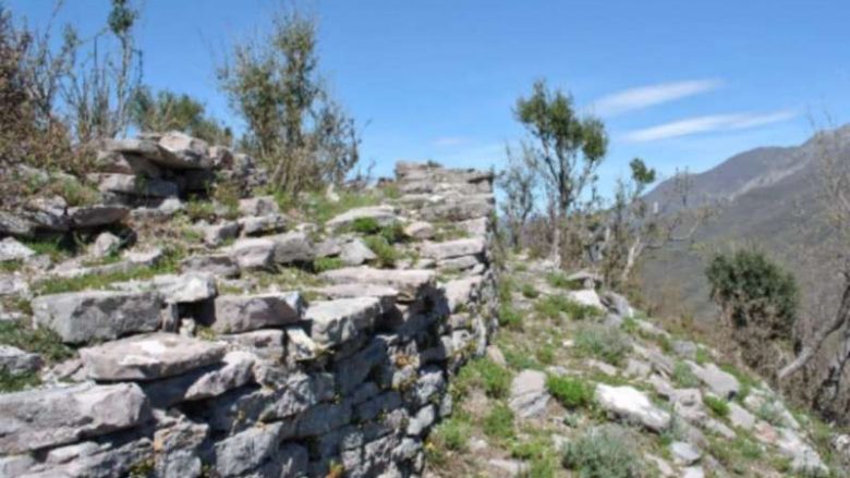 Për 50 vjet pa asnjë zbulim arkeologjik për Skënderbeun: Petralba e Kastriotëve, kështjella ku dyshohet se u lind Gjergji