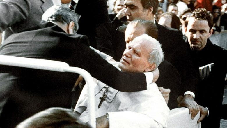 Sot 37 vite më parë plagoset Papa Gjon Pali II