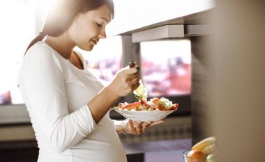 Për shtatzënat: Ushqimet që rekomandohet t’i hani
