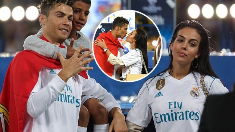 Cristiano Ronaldo u shpërblye me një puthje pasionante nga Georgina Rodriguez pas fitores në Ligën e Kampionëve