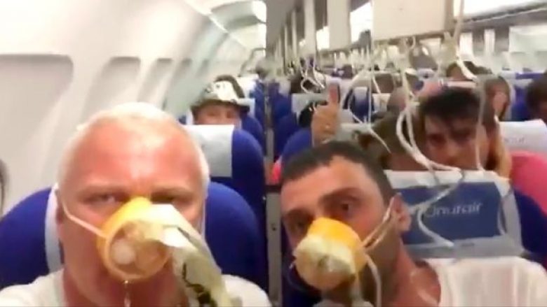 “Të gjithë ishin në gjumë, kur zbritën maskat e oksigjenit”: Aeroplani “zhytet për 9,500 metra” pas humbjes së presionit të ajrit (Foto/Video)
