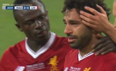 Salah lëndohet gjatë duelit me Ramos, lëshon fushën duke qarë