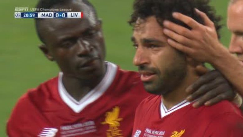 Salah lëndohet gjatë duelit me Ramos, lëshon fushën duke qarë