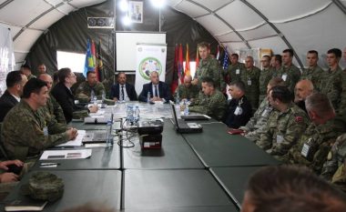 Ministri Rrustem Berisha dhe komandanti i FSK-së, Rrahman Rama vizitojnë vendkomandën e ushtrimit “Shqiponja 6”