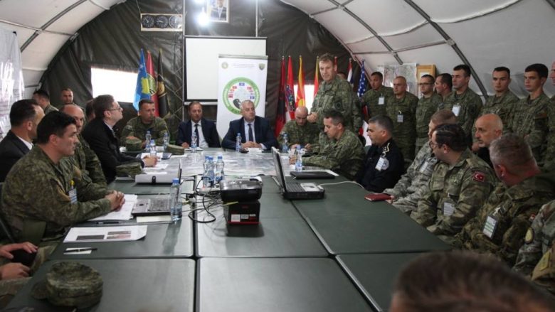 Ministri Rrustem Berisha dhe komandanti i FSK-së, Rrahman Rama vizitojnë vendkomandën e ushtrimit “Shqiponja 6”