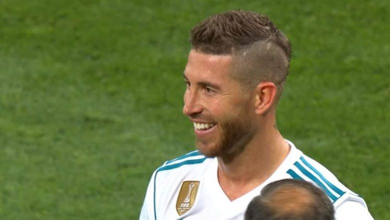 Ramos kritikohet pasi qeshi në momentin kur Salah po largohej nga fusha