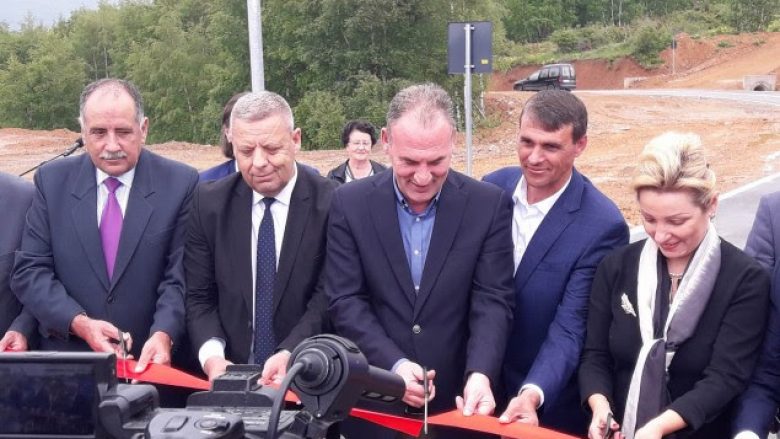 Përurohet rruga në Dragash që lidhë Kosovën me Shqipërinë
