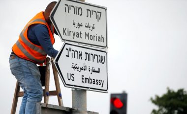 Në Jerusalem vendosen shenjat rrugore të ambasadës amerikane
