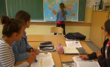 Klasa me katër nxënës në Siqevë të Prishtinës (Video)