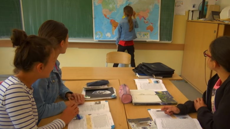 Klasa me katër nxënës në Siqevë të Prishtinës (Video)