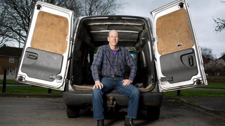 Burri i martuar, donator i spermës – ai ka “nisur” 65 fëmijë, në pjesën e prapme të furgonit të tij (Foto)