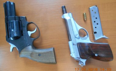 Prishtinë, tenton t’i fshehë armët prapa një shkurreje, arrestohet nga Policia