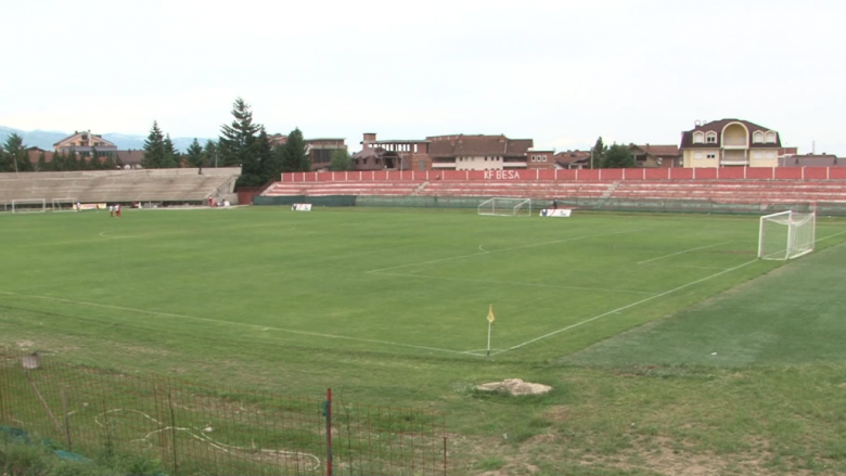 Gjendja e stadiumit ‘Shahin Haxhiislami’ para ndeshjes më të madhe të vitit Prishtina-Drita