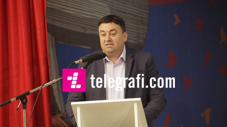 Ministër legal në Prishtinë, kryetar ilegal në Zveçan (Video)