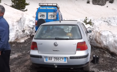 Bora dëbon turistët: Thethi i bllokuar edhe në prag vere (Video)