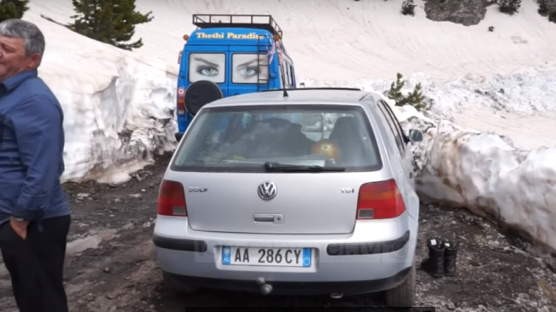 Bora dëbon turistët: Thethi i bllokuar edhe në prag vere (Video)