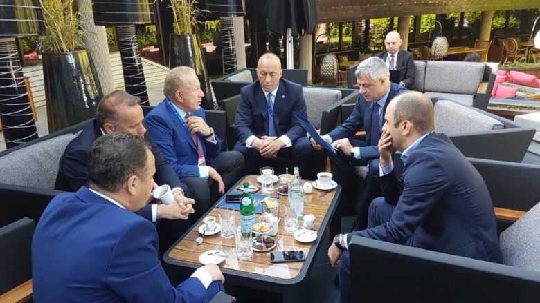 Thaçi dhe Haradinaj konsultohen para samitit të Sofjes