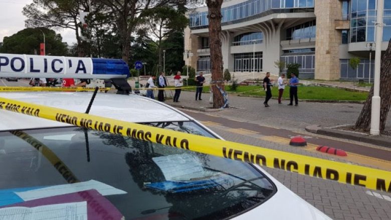 Studentët theren  me thika në Tiranë