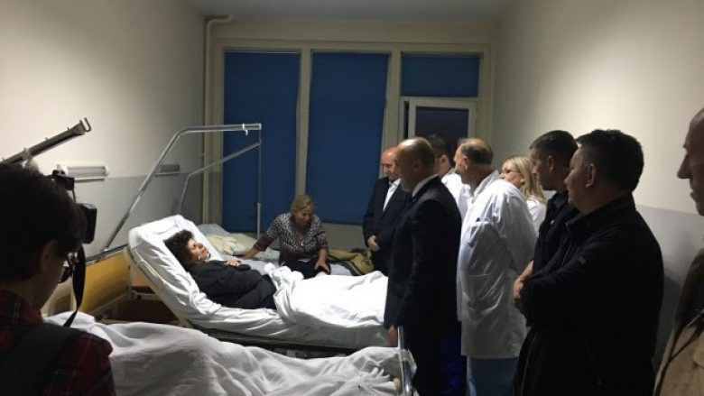 Haradinaj viziton të lënduarit në Spitalin e Pejës