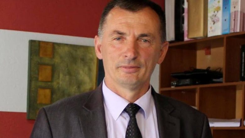 Selmanaj i reagon Janjiçit: Zhvillimi i komunës është interes i Manastirit