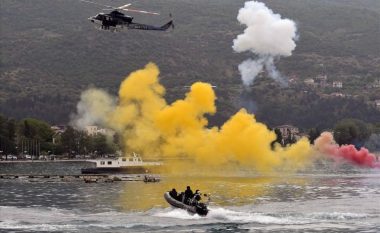 Policia e Maqedonisë tregon aftësitë e saj, demonstron para qytetarëve sa është efikase (Foto/Video)