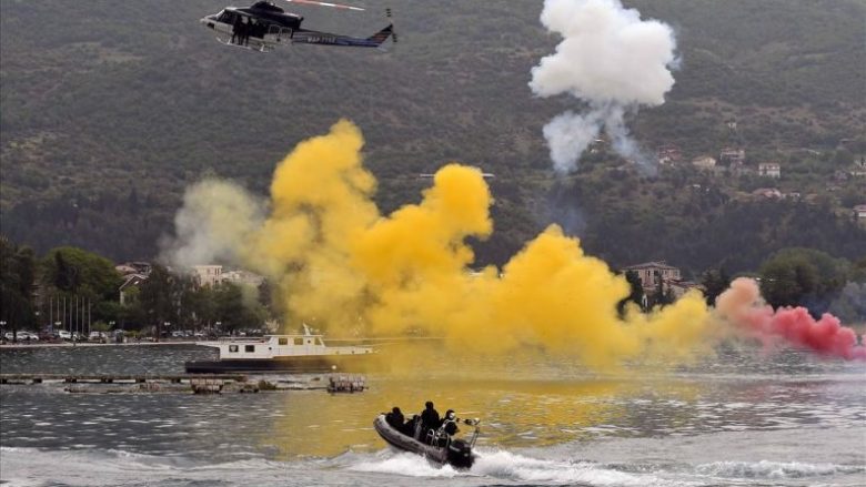 Policia e Maqedonisë tregon aftësitë e saj, demonstron para qytetarëve sa është efikase (Foto/Video)