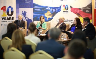 Hoxha: Pavarësisht sfidave me liberalizimin e vizave, kosovarët nuk kanë dyshim për vlerat evropiane
