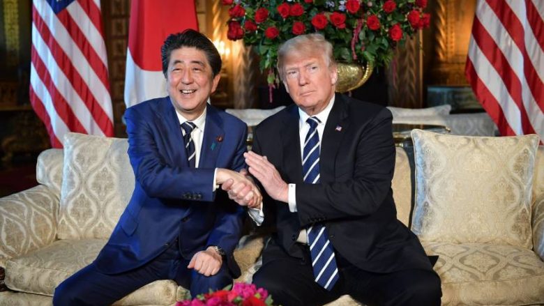 Trump në Japoni para “takimit të pritur” me Kim Jong-un