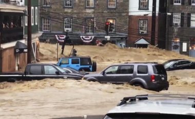 Pasojat e motit të keq, rrugët shndërrohen në “lumenj të rrëmbyer” në Ellicott City, Maryland (Video)