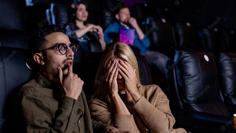 Arsyet pse adhuruesit e filmave horror janë më të zgjuar se të tjerët