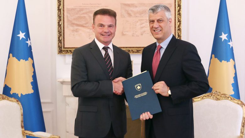 Thaçi i dorëzon BE-së letërkëmbimin për përfundimin e mandatit të EULEX-it
