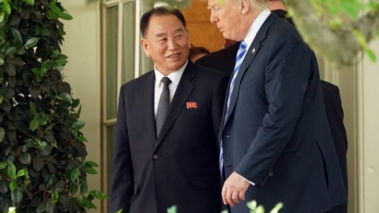 Presidenti Trump takoi krahun e djathtë të Kim Jong-Un