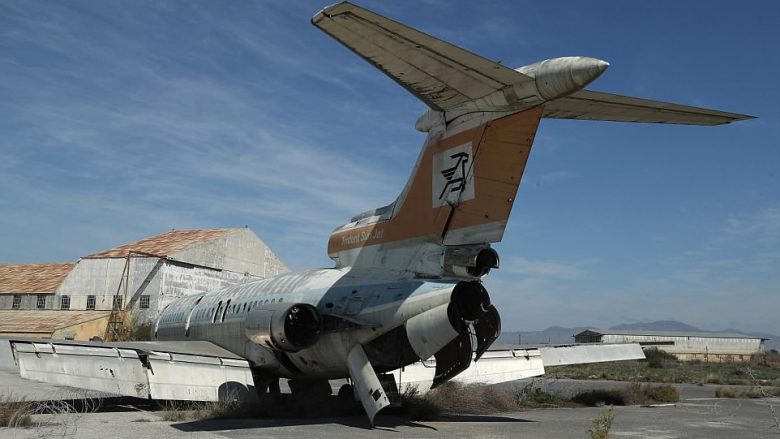 Dikur krenaria e vendit, sot “aeroport fantazmë”: U mbyll 44 vite më parë kur edhe u nda Qiproja (Foto/Video)