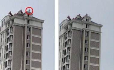 Kalimtari filmon fëmijët duke luajtur mbi kulmin e ndërtesës 12 katëshe, mjaftonte një lëvizje e gabuar që ta paguajnë me jetë (Video)